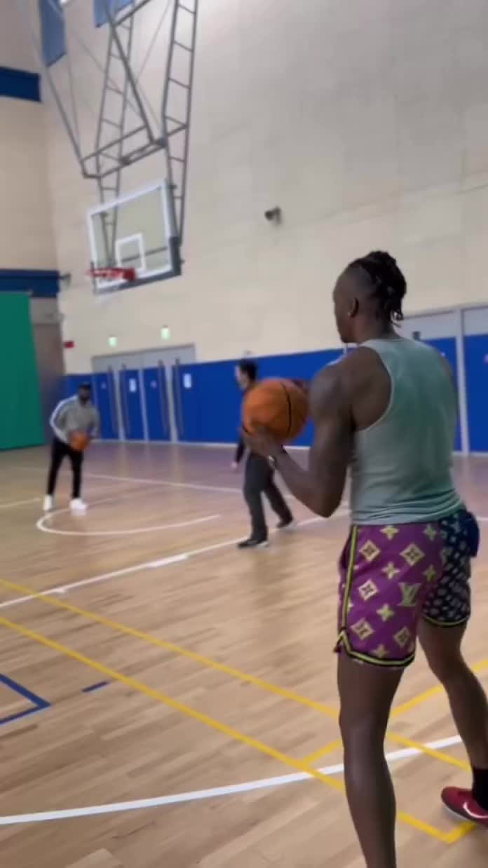 明天要復(fù)出！霍華德ins